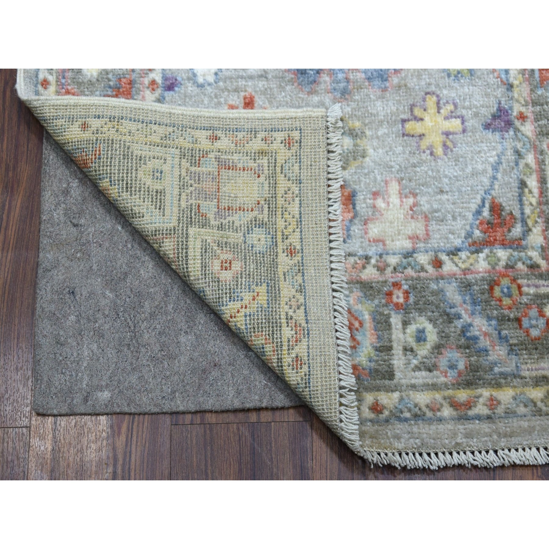 Hand Knotted Traditional Decorative Runner > Design# CCSR56115 > Size: 2'-5" x 17'-1"