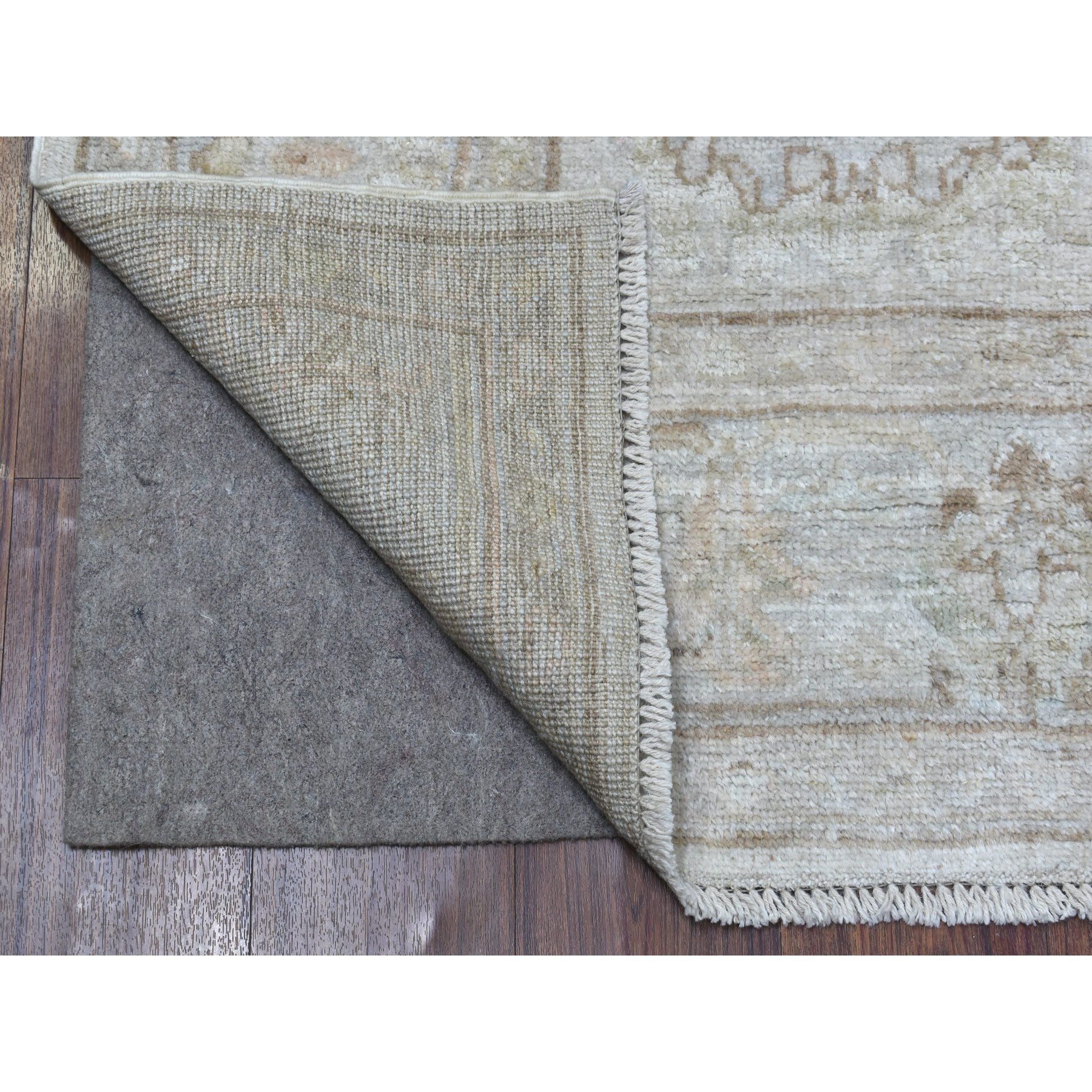 Hand Knotted Traditional Decorative Area Rug > Design# CCSR56626 > Size: 6'-0" x 9'-0"