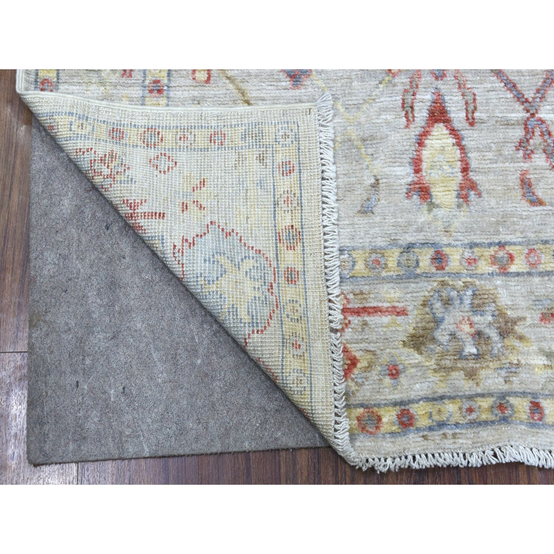 Hand Knotted Traditional Decorative Area Rug > Design# CCSR56861 > Size: 4'-0" x 6'-6"