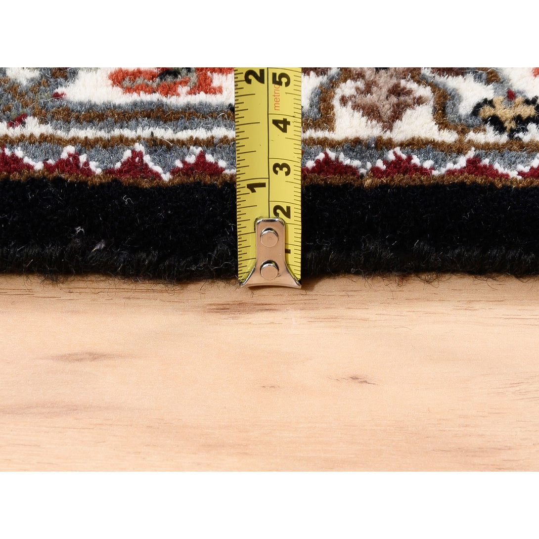 Hand Knotted Fine Oriental Area Rug > Design# CCSR62589 > Size: 2'-8" x 4'-1"
