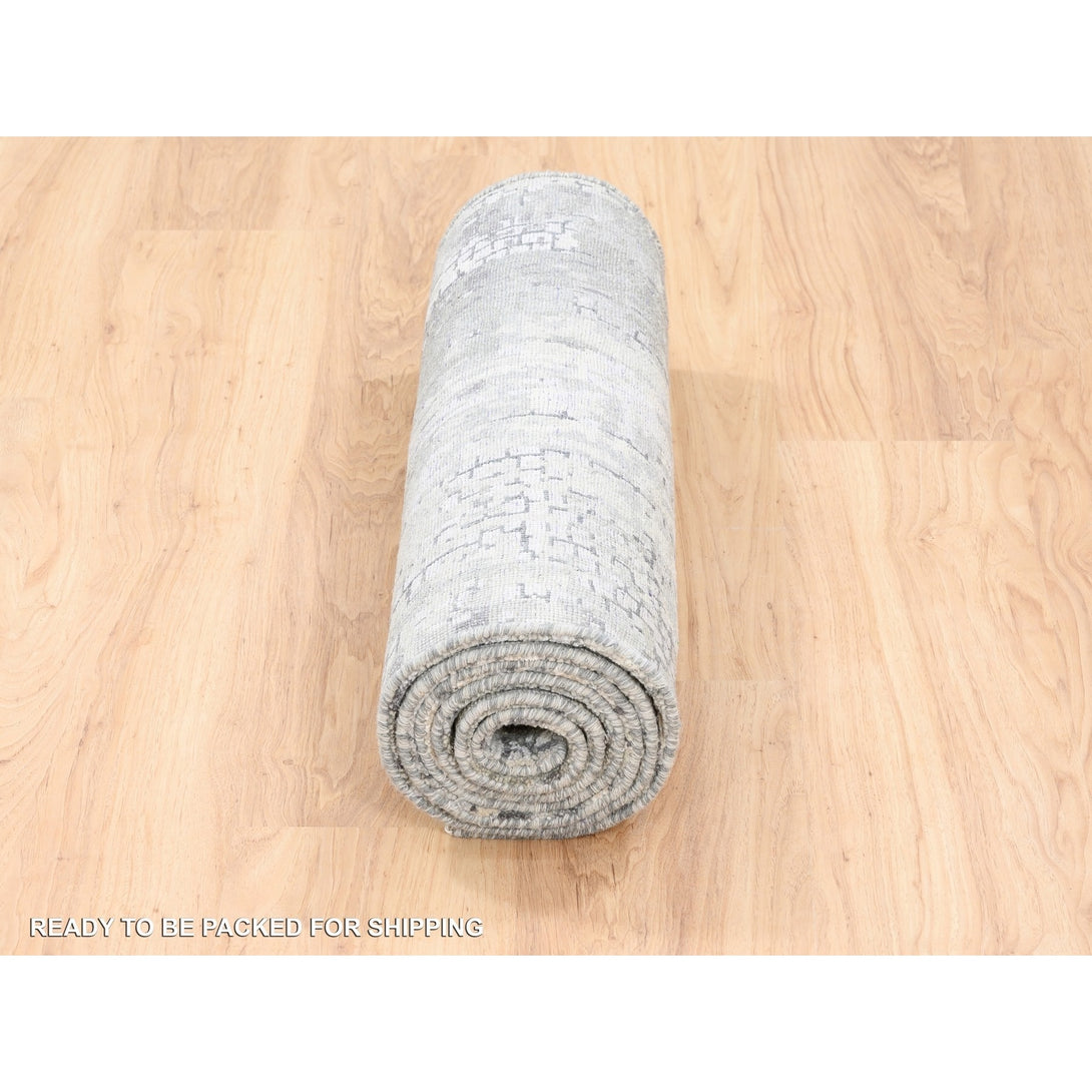 Hand Knotted Modern and Contemporary Runner > Design# CCSR62696 > Size: 2'-8" x 7'-10"