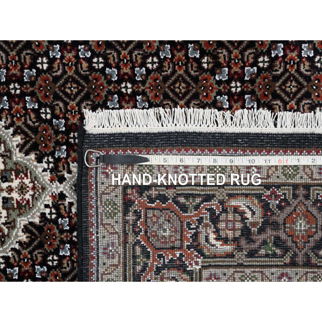 Handmade Fine Oriental Area Rug > Design# CCSR63536 > Size: 5'-0" x 8'-2"