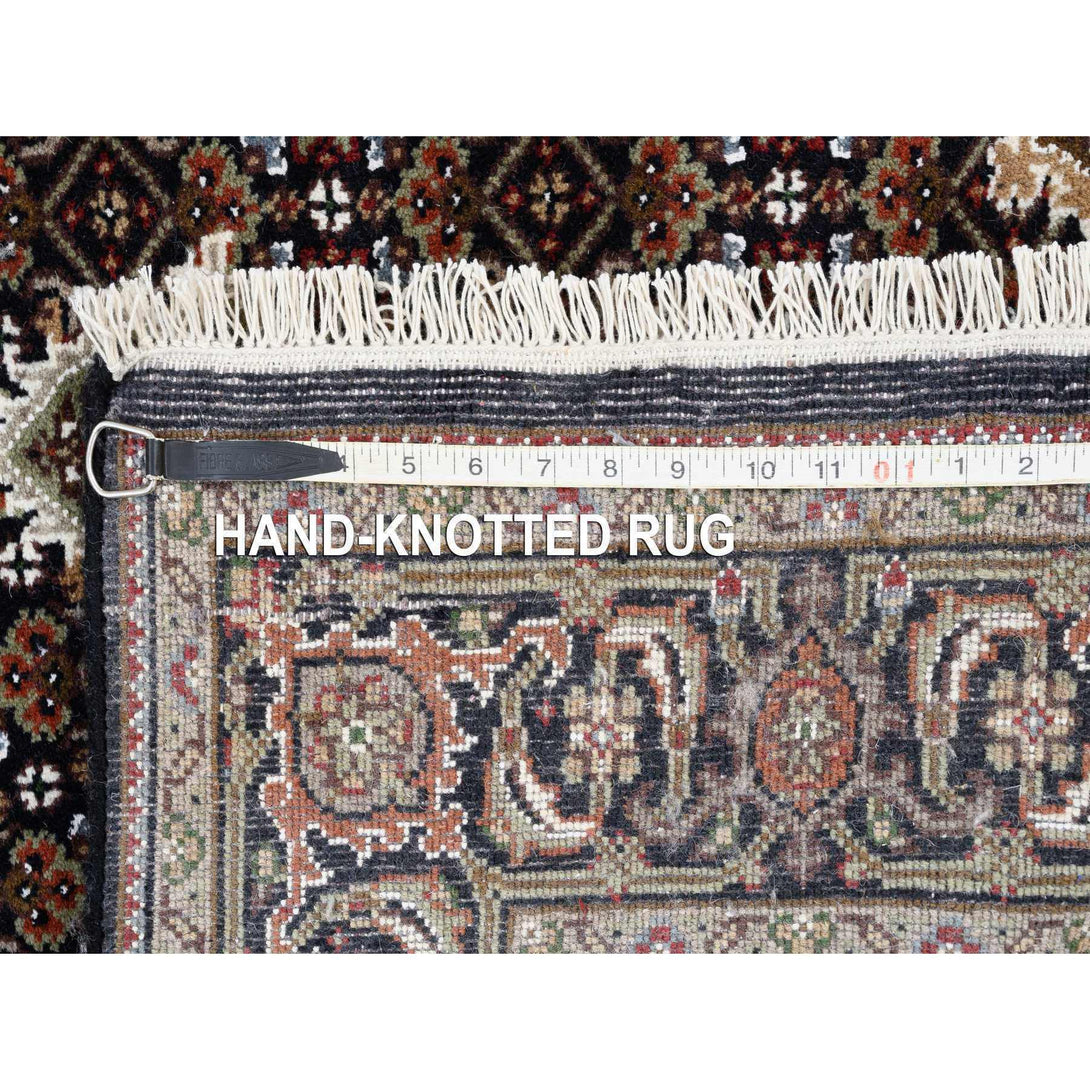 Handmade Fine Oriental Area Rug > Design# CCSR63541 > Size: 4'-0" x 6'-3"