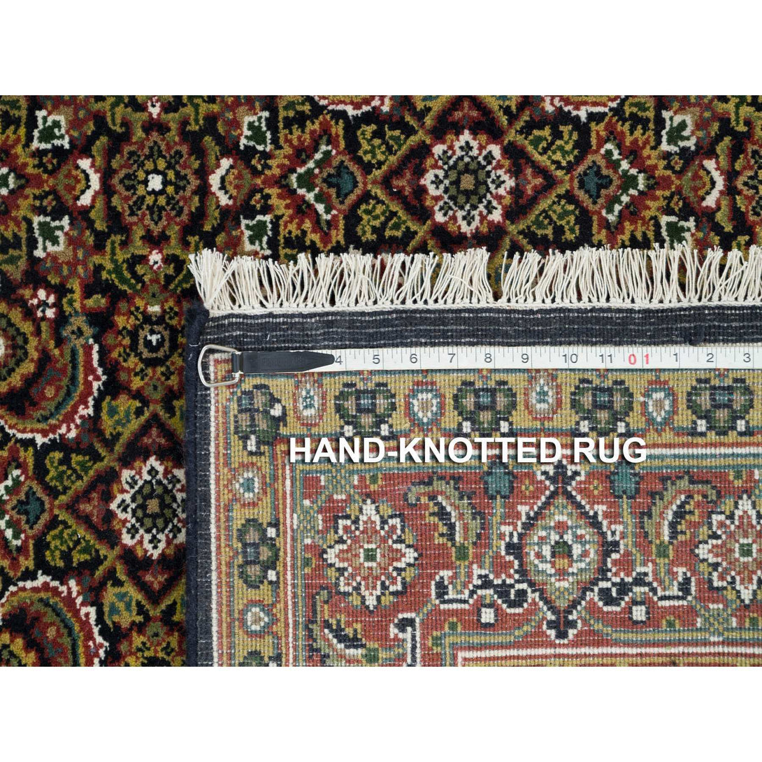 Handmade Fine Oriental Area Rug > Design# CCSR65802 > Size: 5'-1" x 5'-3"