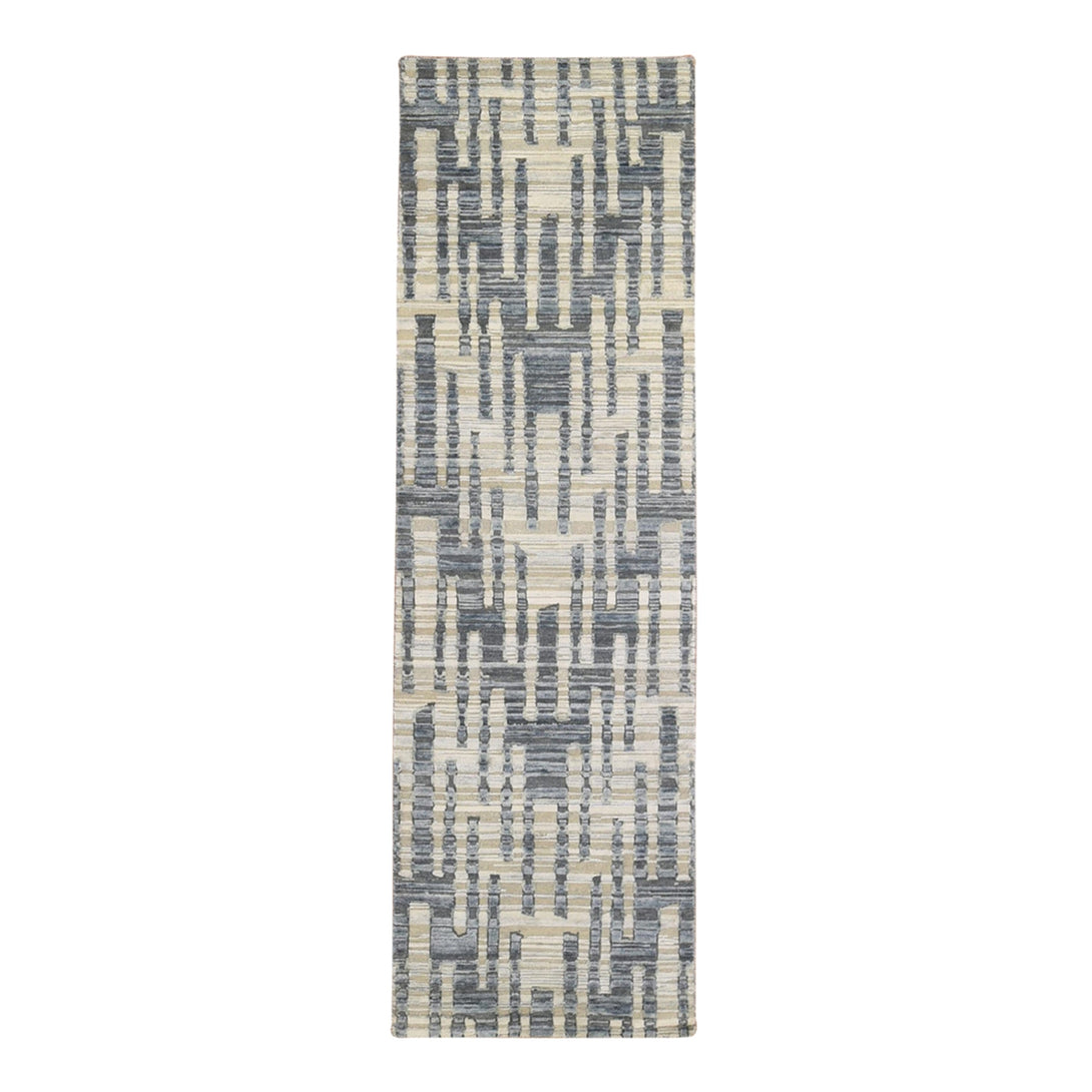 Hand Knotted Modern and Contemporary Area Rug > Design# CCSR66585 > Size: 2'-6" x 8'-3"
