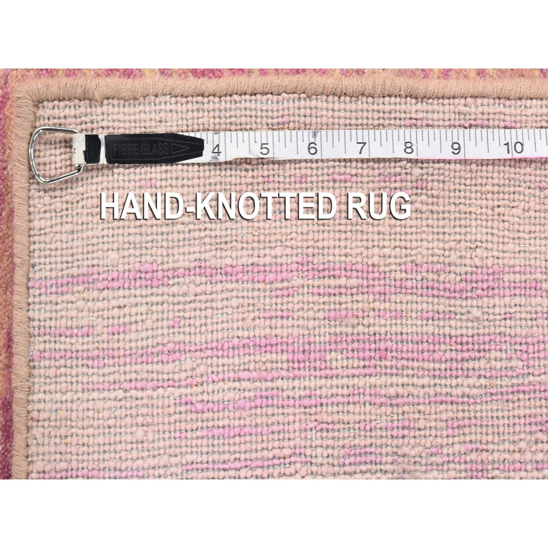 Hand Knotted Modern and Contemporary Area Rug > Design# CCSR66710 > Size: 4'-1" x 6'-2"