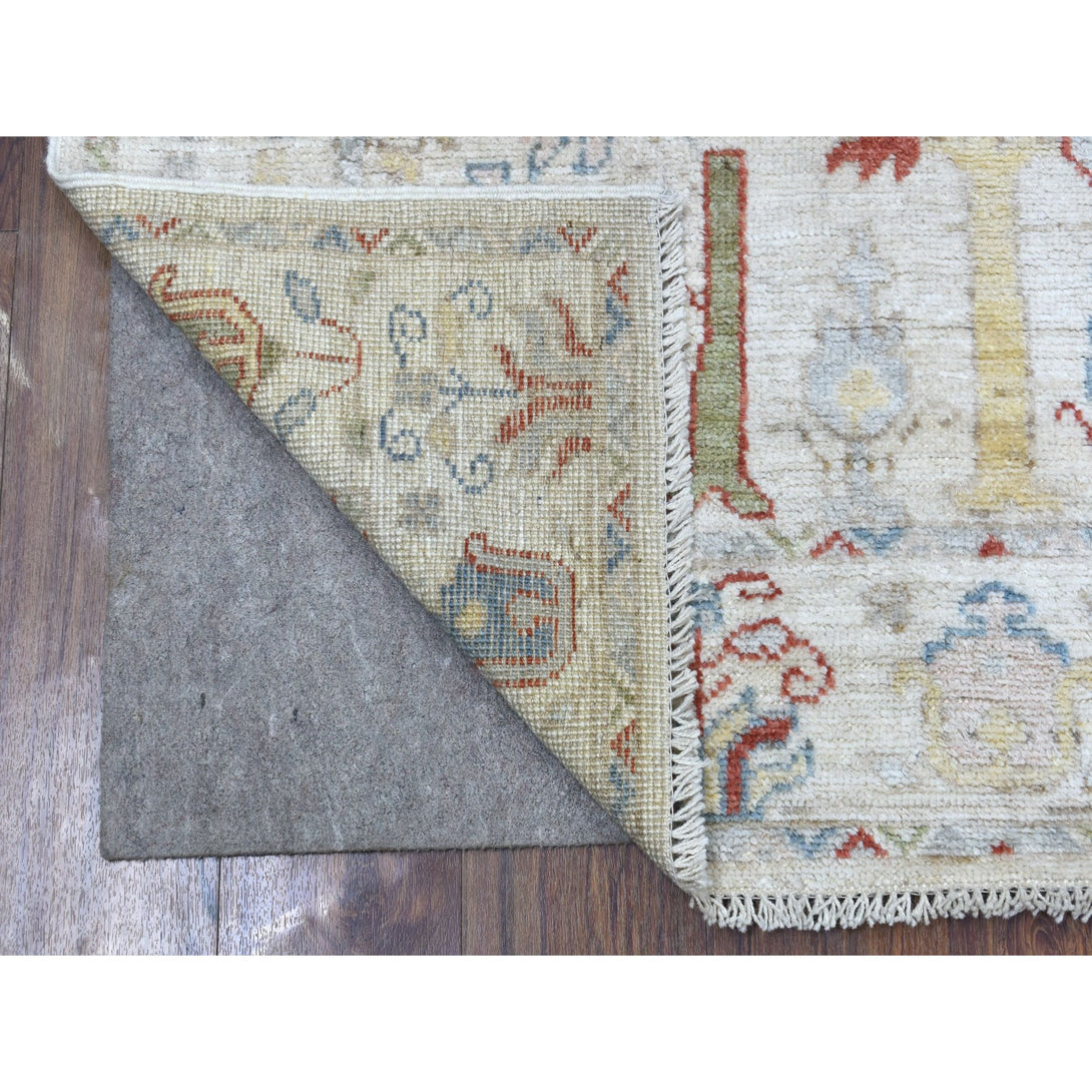 Hand Knotted Traditional Decorative Area Rug > Design# CCSR67076 > Size: 4'-2" x 6'-0"