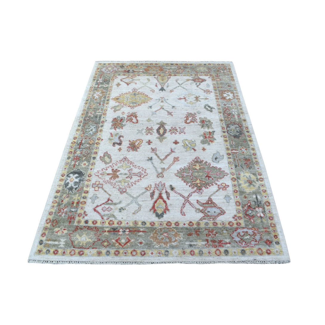 Hand Knotted Traditional Decorative Area Rug > Design# CCSR67447 > Size: 4'-3" x 6'-2"