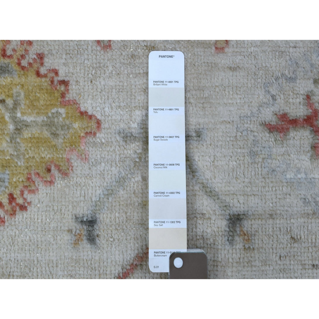 Hand Knotted Traditional Decorative Area Rug > Design# CCSR67447 > Size: 4'-3" x 6'-2"