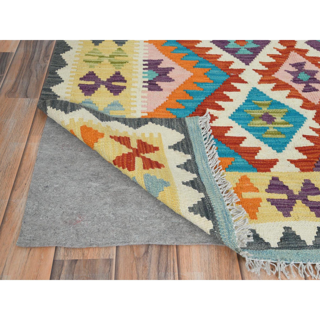 Handmade Flat Weave Area Rug > Design# CCSR81303 > Size: 4'-0" x 5'-8"