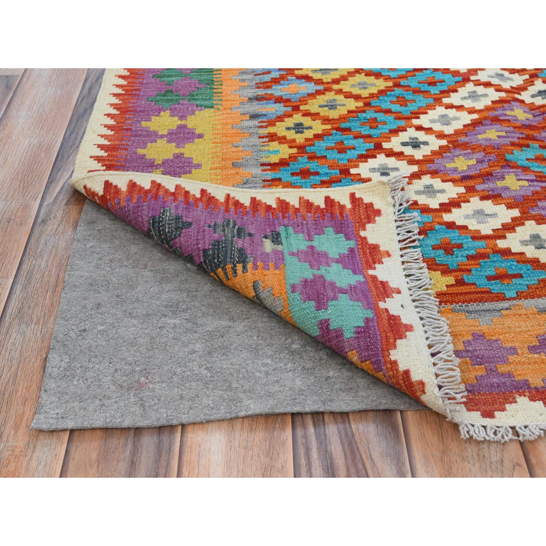 Handmade Flat Weave Area Rug > Design# CCSR81347 > Size: 4'-0" x 5'-9"